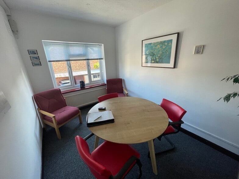 143B Frimley Rd, Camberley for lease - Building Photo - Image 3 of 6