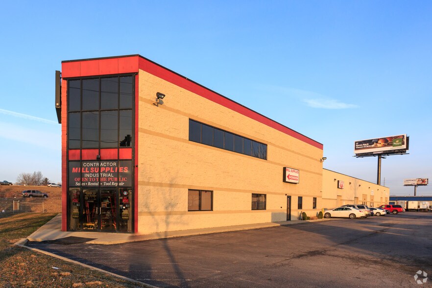 7522-7528 E Pendleton Pike, Indianapolis, IN à louer - Photo du bâtiment - Image 2 de 13