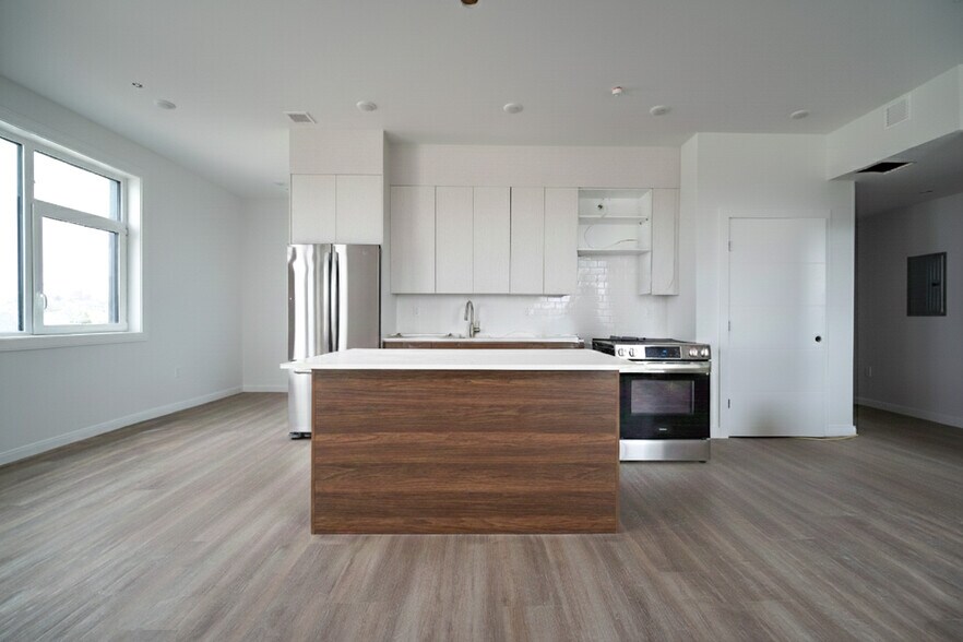 13 Warwick St, Somerville, MA à vendre - Photo du bâtiment - Image 3 de 16