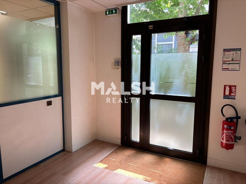 Office in Lyon for lease - Building Photo - Image 3 of 6
