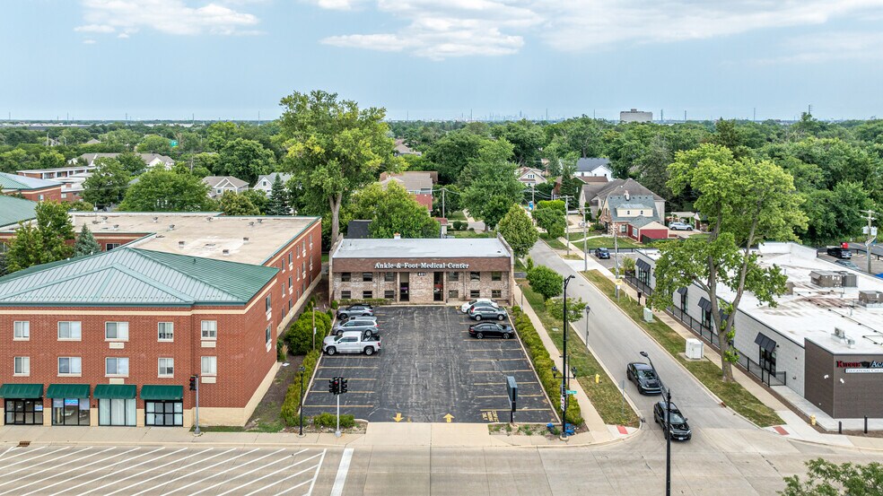 401 N York St, Elmhurst, IL à louer - Photo du bâtiment - Image 2 de 24