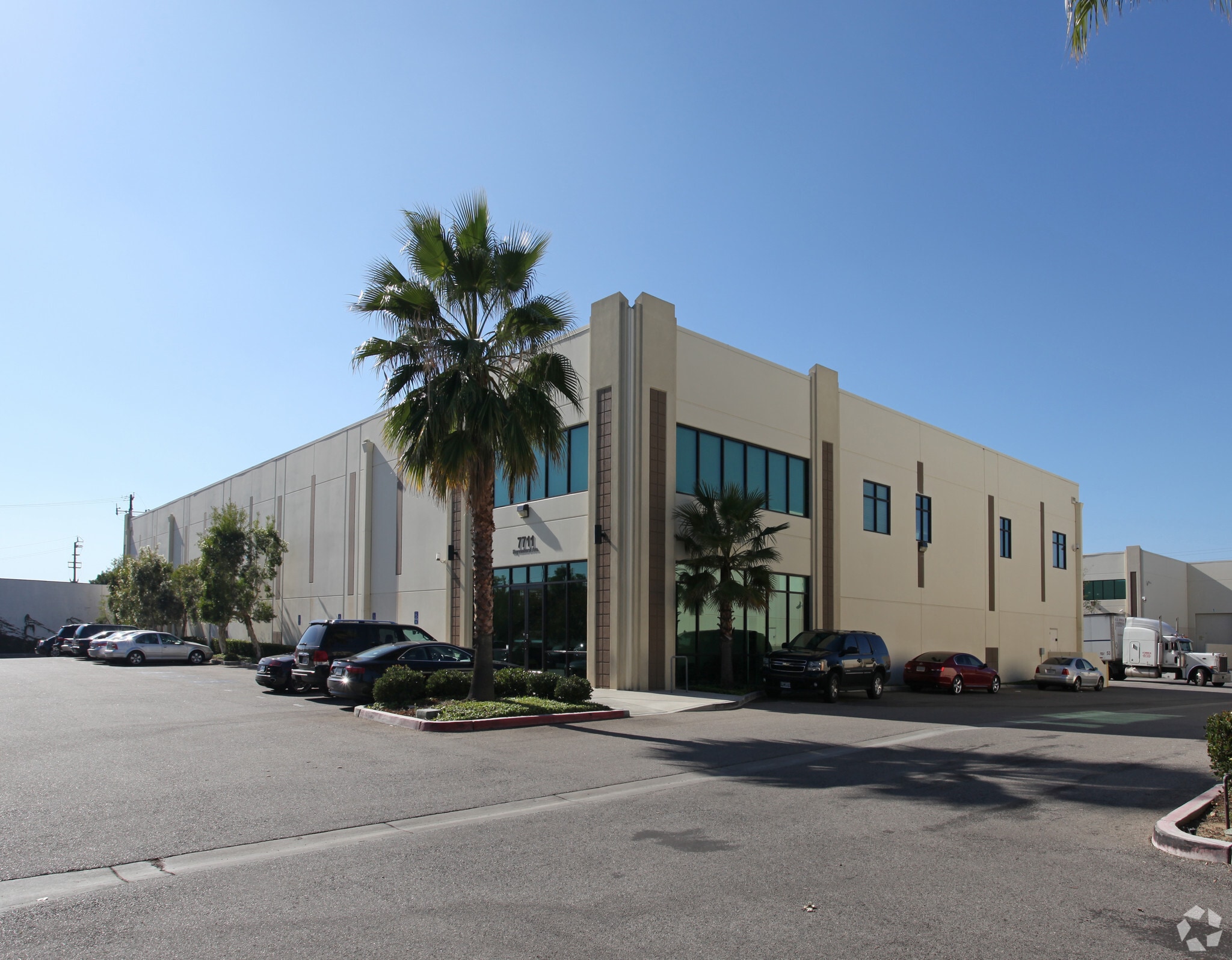 7711 Hayvenhurst Ave, Van Nuys, CA for lease Primary Photo- Image 1 of 3