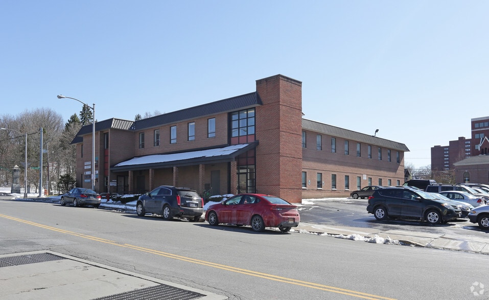 670 Franklin St, Schenectady, NY for lease - Building Photo - Image 2 of 8