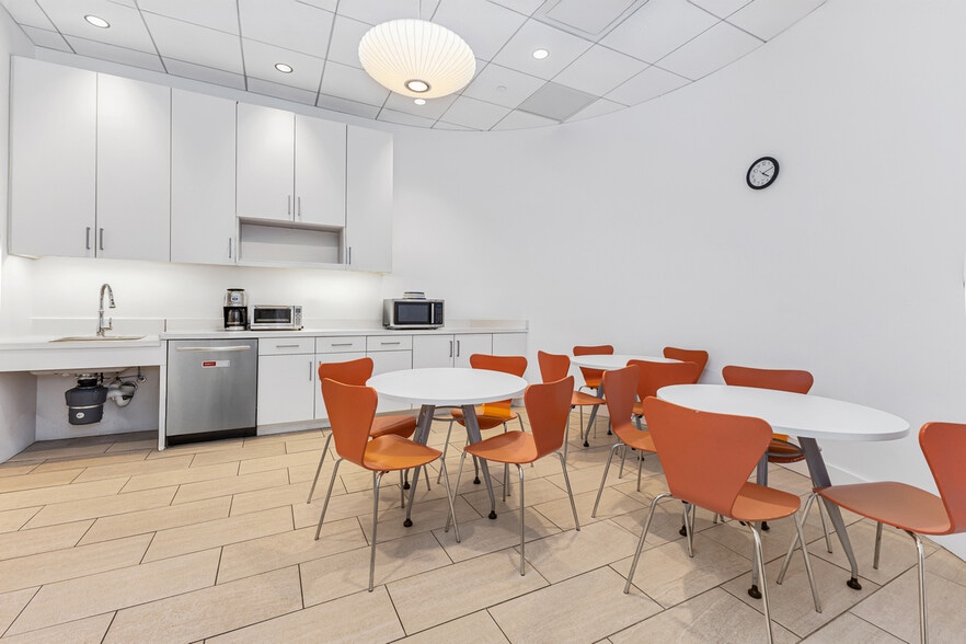 936 Broadway 2nd & 3rd Floor Condominium portfolio of 2 properties for sale on LoopNet.ca - Building Photo - Image 3 of 12