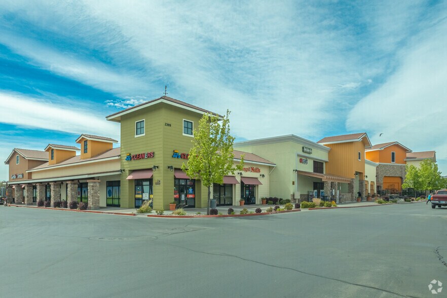 Vista Blvd, Sparks, NV à louer - Photo du bâtiment - Image 3 de 11