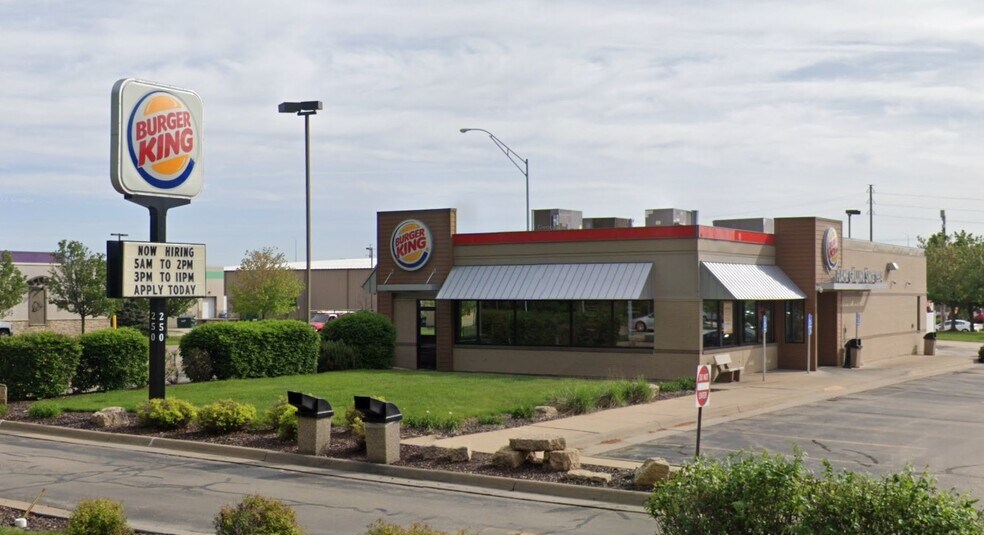 250 S Locust St, Dubuque, IA à vendre - Photo du bâtiment - Image 3 de 5