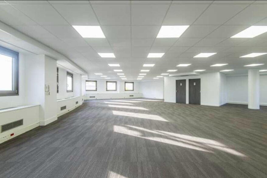 Office in La Garenne-Colombes for lease Interior Photo- Image 1 of 8