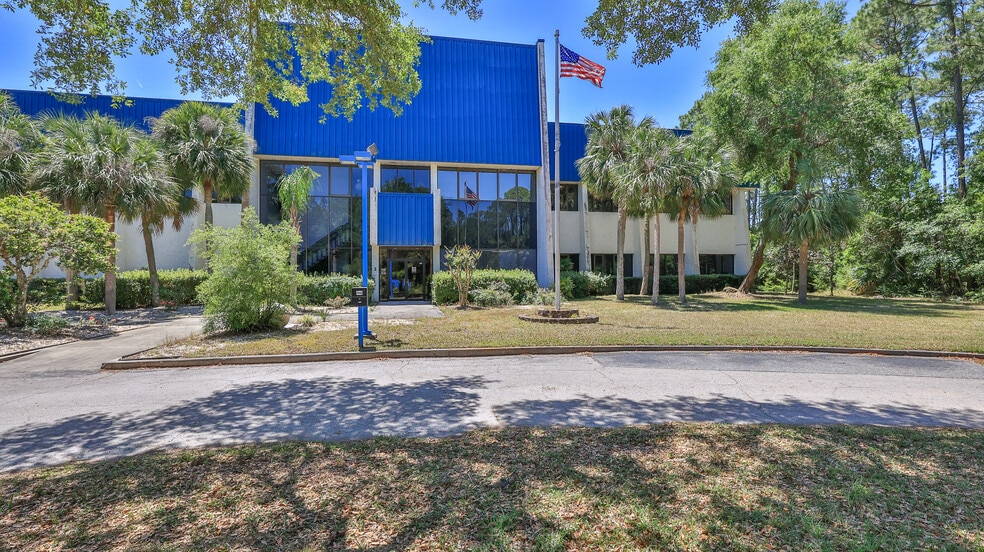 2 Commerce Blvd, Palm Coast, FL for lease - Building Photo - Image 1 of 39