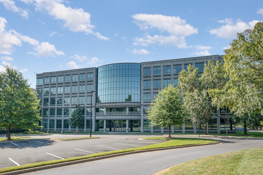 2525 Water Ridge Pky, Charlotte, NC for lease - Building Photo - Image 2 of 7