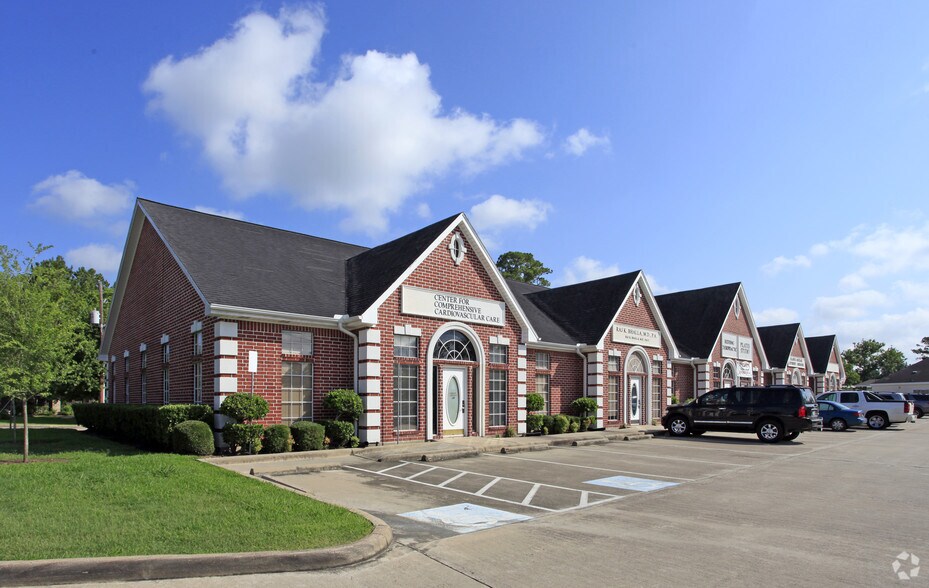 300-320 E Edgewood Dr, Friendswood, TX à louer - Photo principale - Image 2 de 15