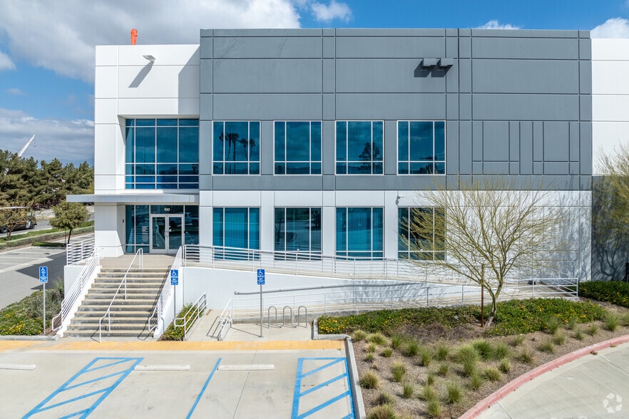 1445 S Tippecanoe Ave, San Bernardino, CA à louer - Photo du bâtiment - Image 2 de 6