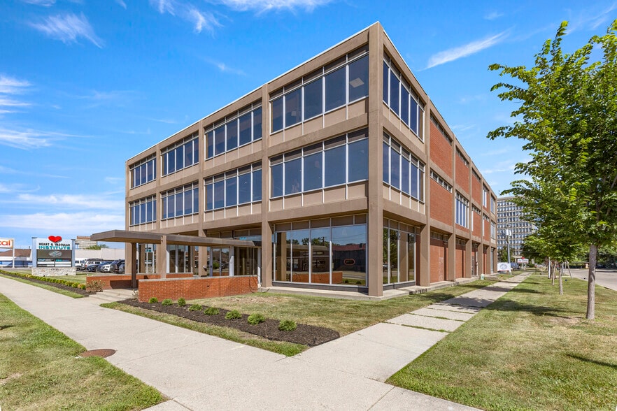 22720 Michigan Ave, Dearborn, MI for lease - Building Photo - Image 3 of 34
