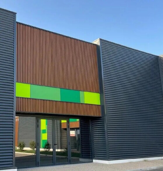 2125 Route De Villefranche, Anse à louer - Photo du bâtiment - Image 2 de 2