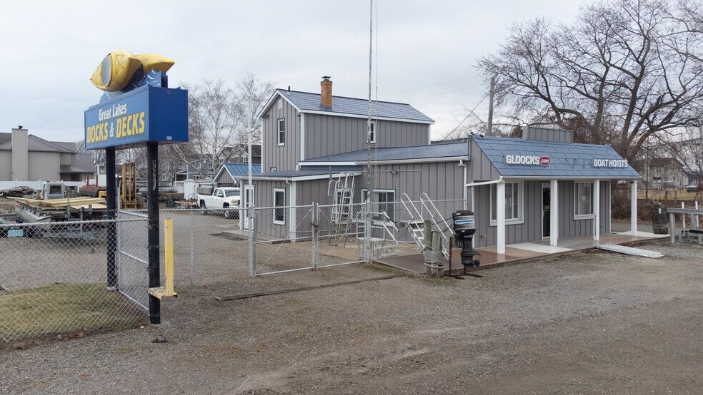 7427 Dyke Rd, Clay, MI à louer - Photo du bâtiment - Image 2 de 25