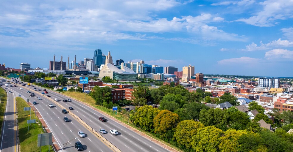 2026 Summit St, Kansas City, MO for sale - Primary Photo - Image 1 of 1