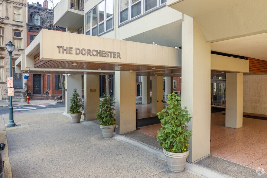 226 W Rittenhouse Sq, Philadelphia, PA à vendre - Photo du bâtiment - Image 2 de 5