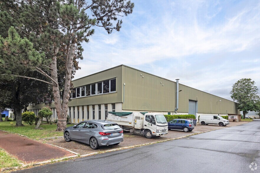 Chaussee Jules César, Beauchamp for lease - Primary Photo - Image 1 of 3