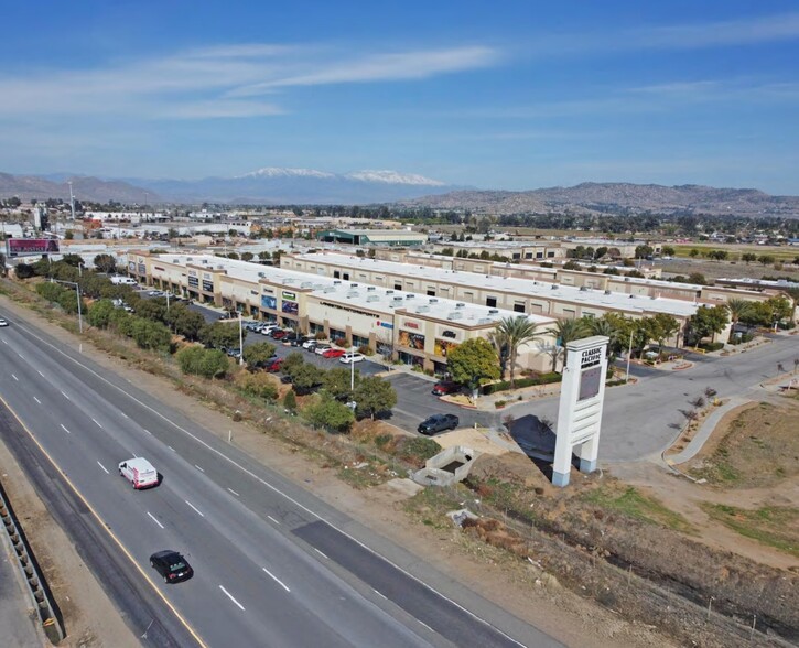 1654 Illinois Ave, Perris, CA à louer - Photo du bâtiment - Image 2 de 5