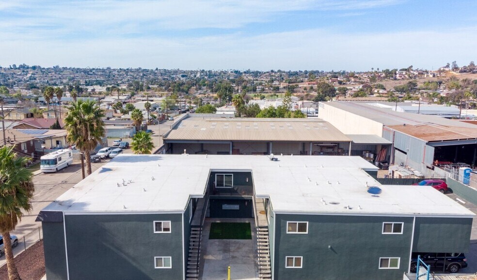 9258 Birch St, Spring Valley, CA à vendre - Photo du bâtiment - Image 3 de 16