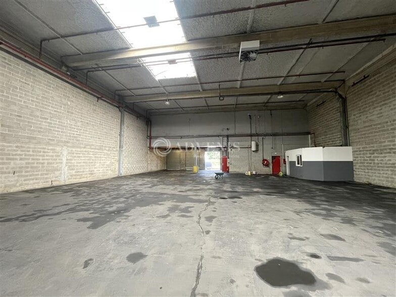 Industrial in Marly La Ville for lease - Building Photo - Image 2 of 11