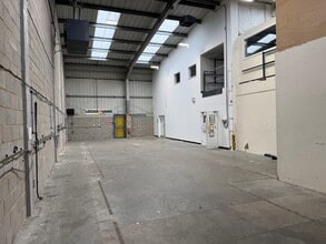 C5 West Ml, Gravesend for lease Interior Photo- Image 2 of 2
