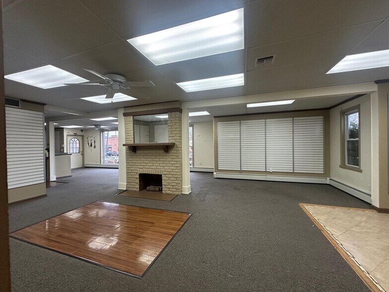 431 New York Ave, Huntington, NY for sale - Interior Photo - Image 3 of 7