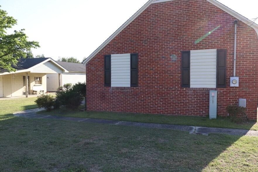 1107 Erwin Rd, Dunn, NC à vendre - Photo du bâtiment - Image 3 de 14
