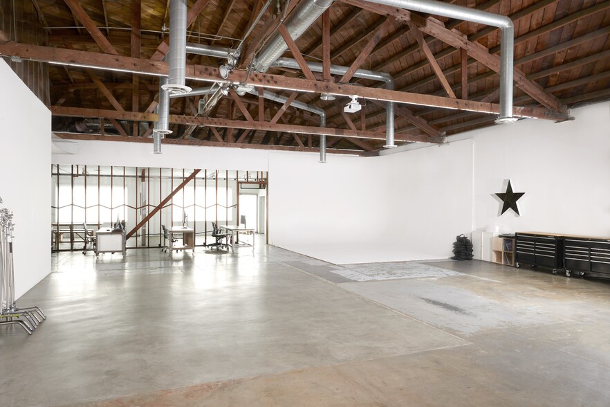 2075 S Atlantic Blvd, Commerce, CA for lease - Interior Photo - Image 2 of 3