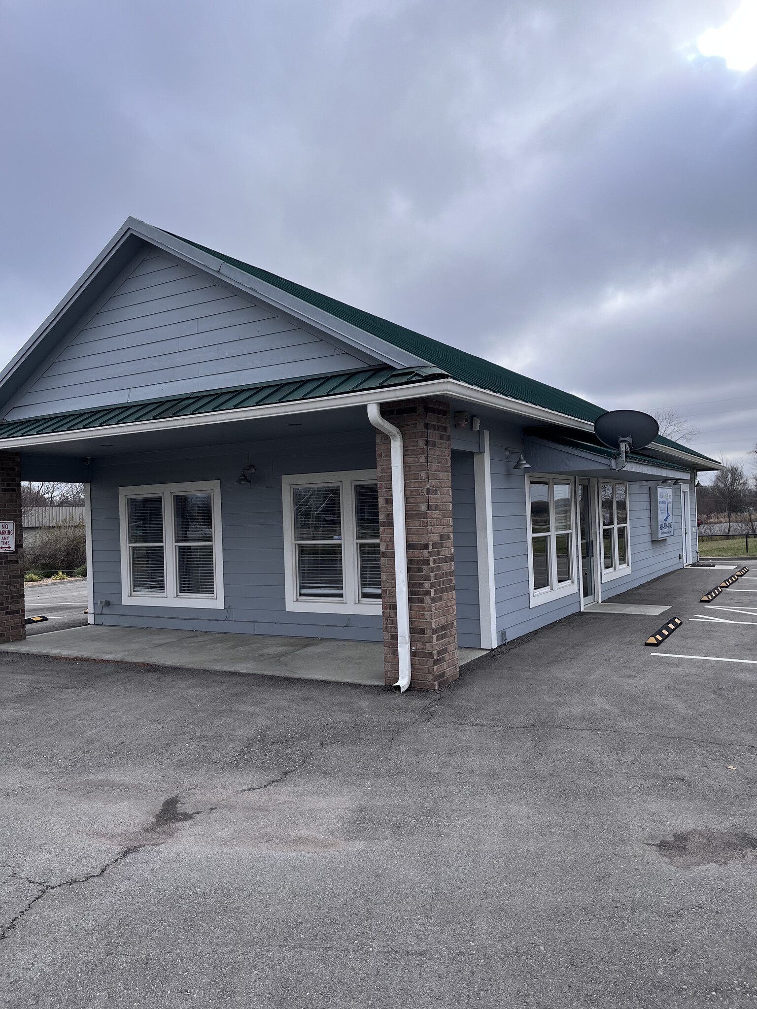 1 SE 30th St, Lees Summit, MO for lease Building Photo- Image 1 of 10