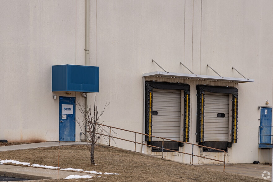 600 Apgar Dr, Somerset, NJ for lease - Building Photo - Image 3 of 10