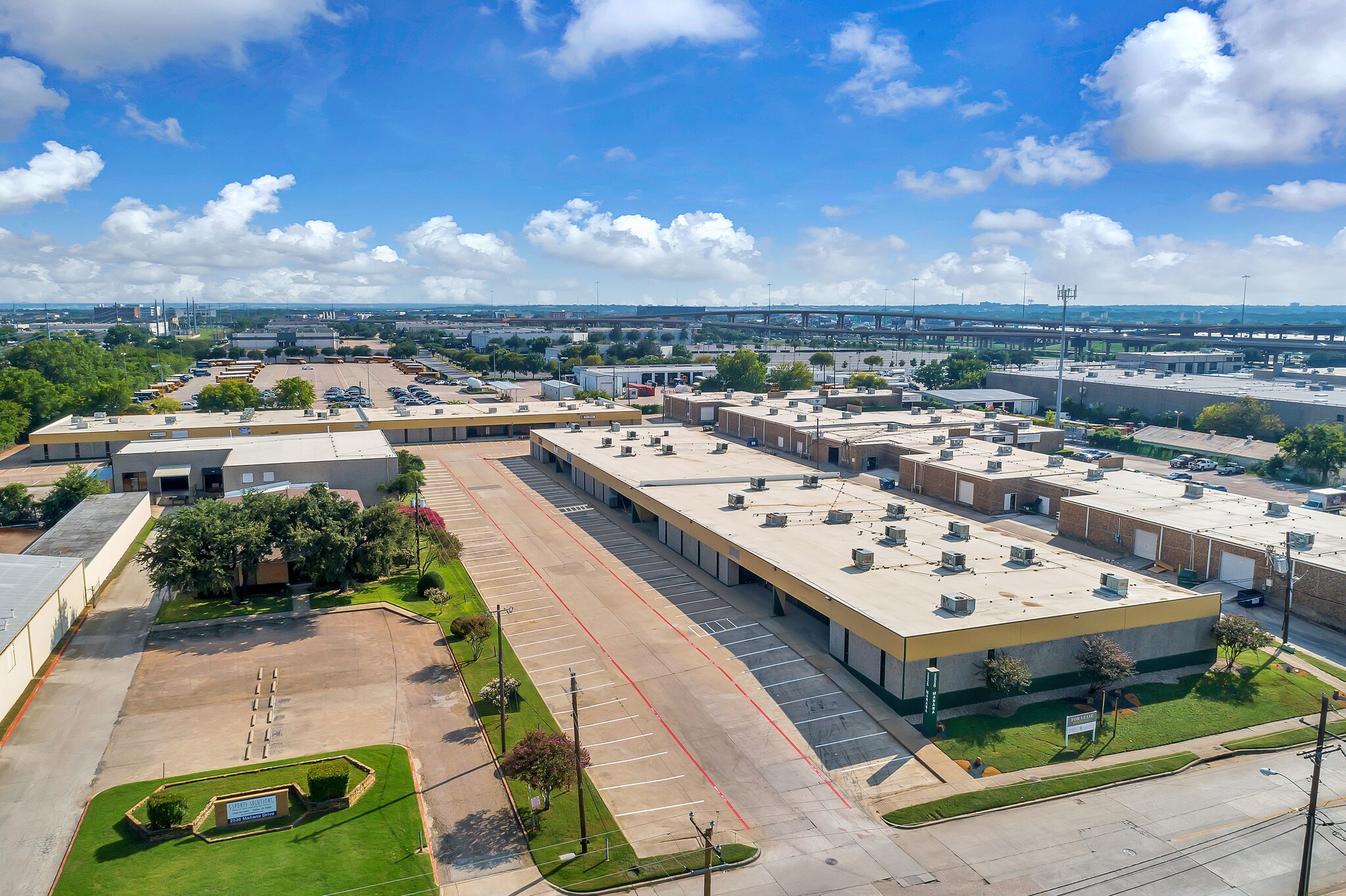 2526 Manana Dr, Dallas, TX for lease Building Photo- Image 1 of 10