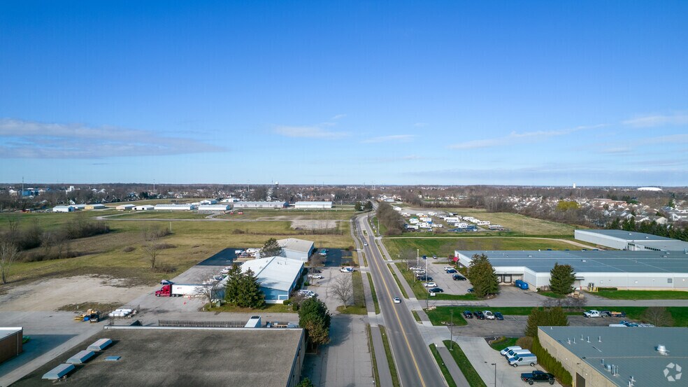 4121-4133 Weaver Ct, Hilliard, OH à louer - Photo du bâtiment - Image 3 de 10