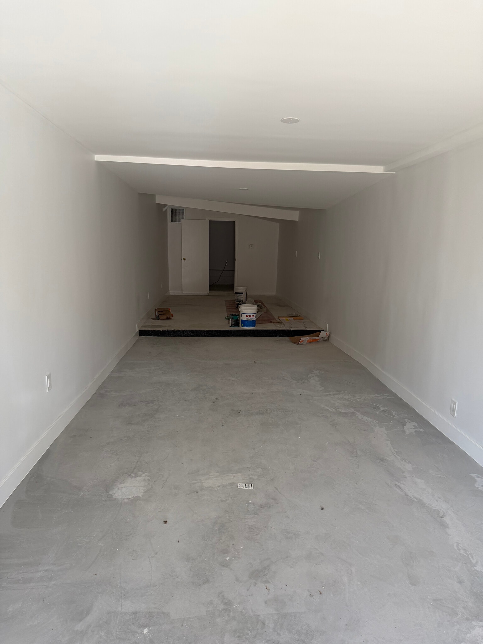 7801 Melrose Ave, Los Angeles, CA for lease Interior Photo- Image 1 of 2