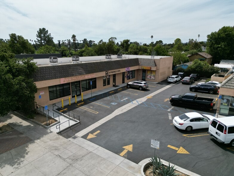 825-829 N Lake Ave, Pasadena, CA à louer - Photo du bâtiment - Image 3 de 9