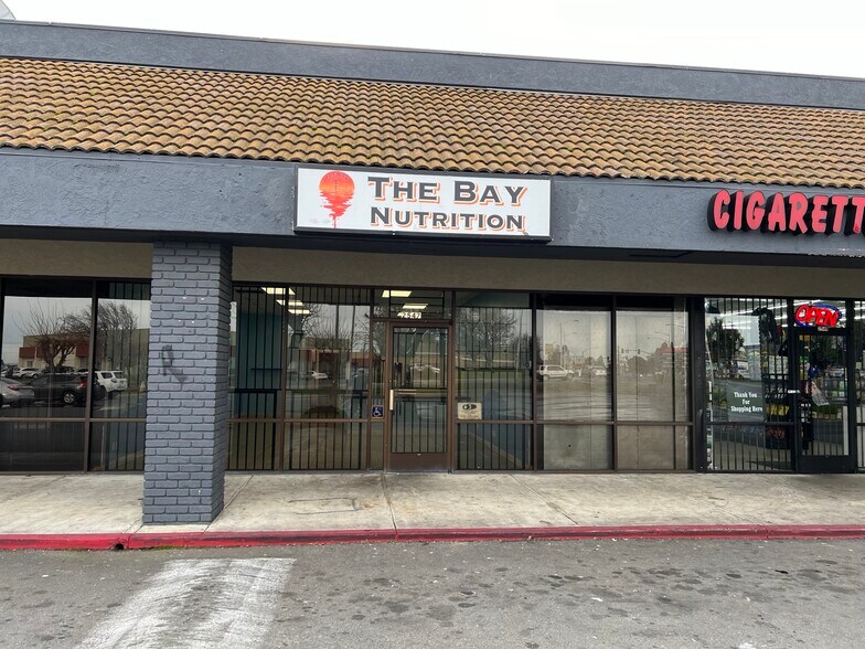 2500 San Jose Dr, Antioch, CA à louer - Photo du bâtiment - Image 3 de 9