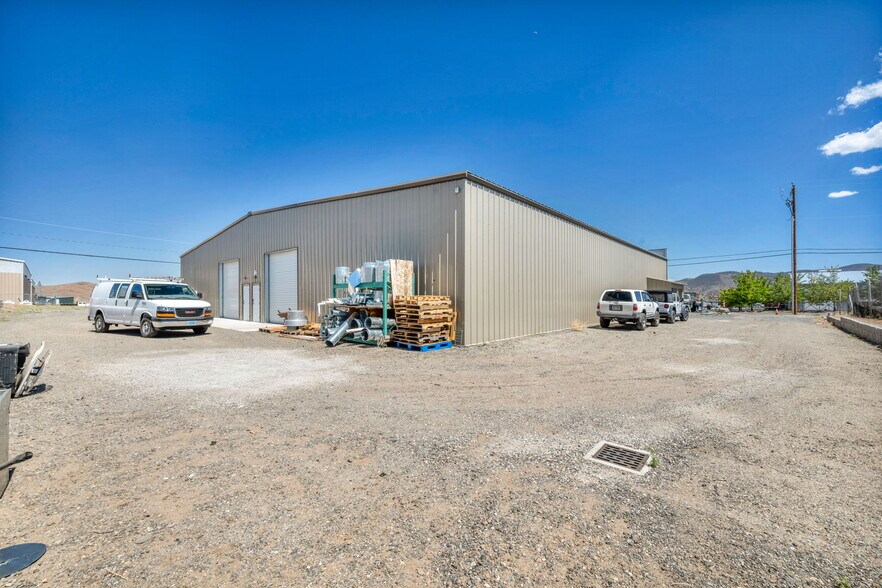 2 Brown dr, Mound House, NV à vendre - Photo du bâtiment - Image 2 de 70