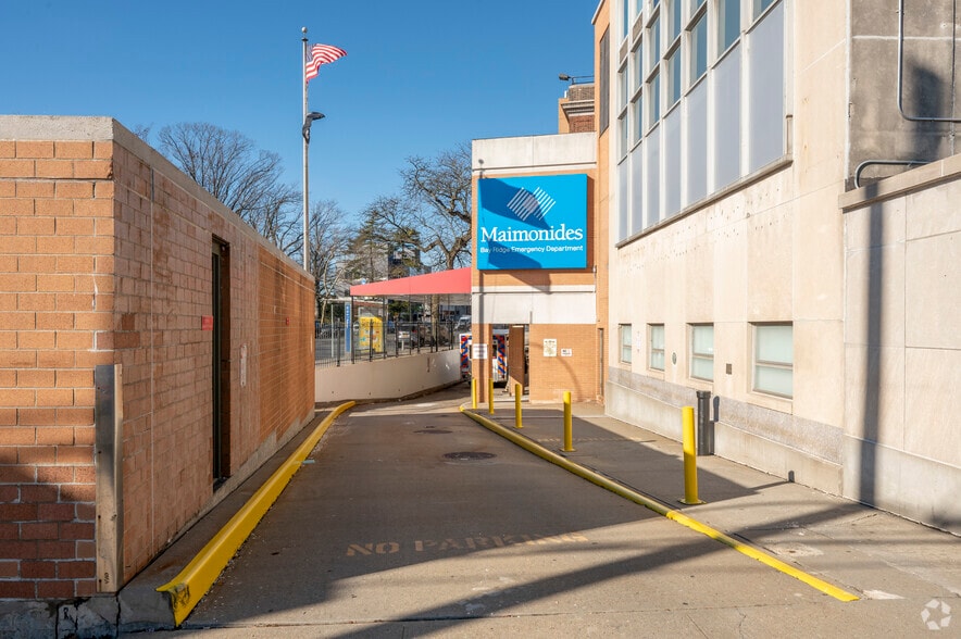 9060 7th Ave, Brooklyn, NY for lease - Building Photo - Image 3 of 6