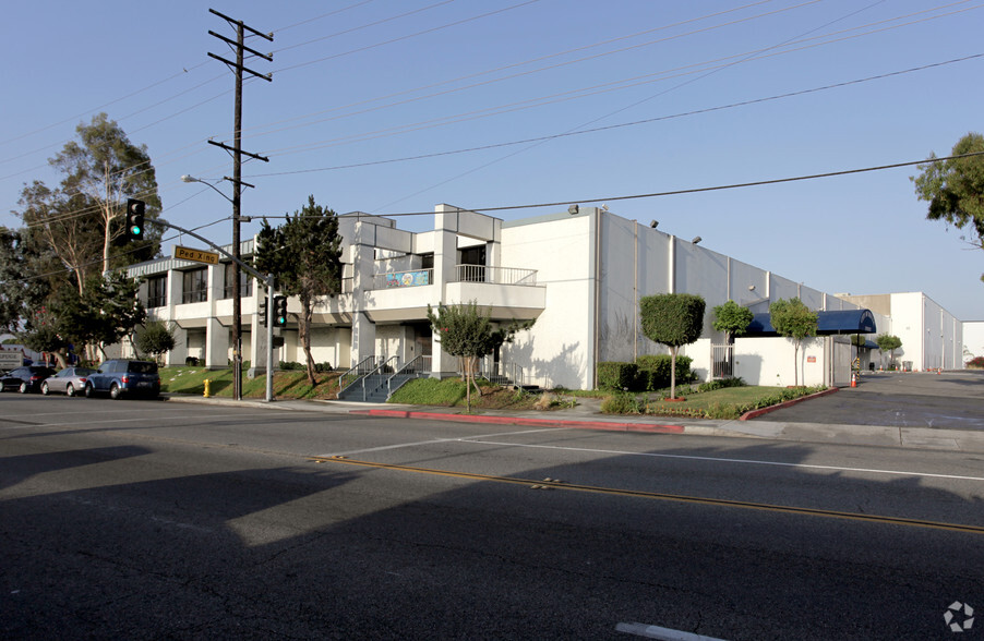 14527 S San Pedro St, Gardena, CA for lease - Primary Photo - Image 1 of 5