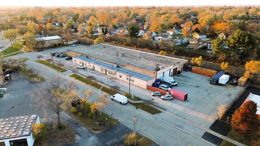 600-612 E Western Ave, Lombard, IL à louer - Photo du bâtiment - Image 2 de 6