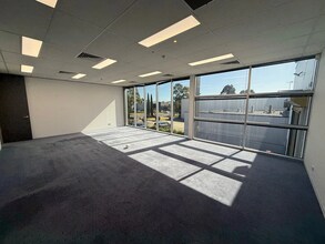 7 Phoenix Ct, Braeside for lease Interior Photo- Image 2 of 5