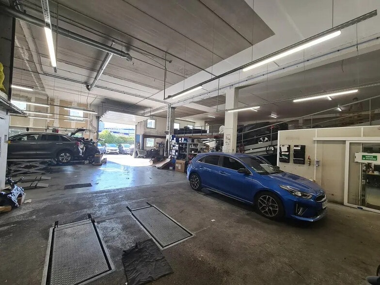 Retail in Nice for lease - Building Photo - Image 1 of 9