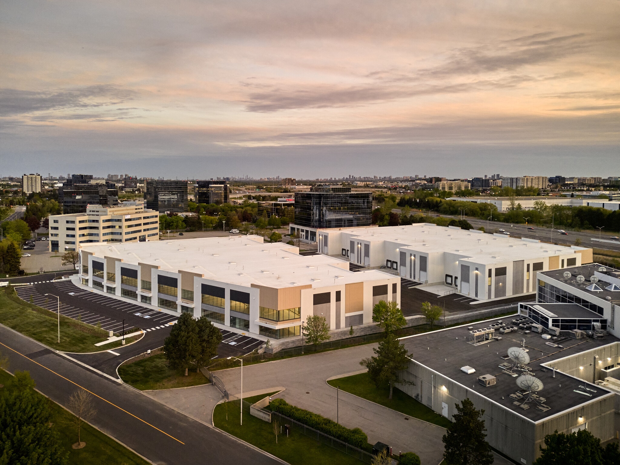 180 Allstate Pky, Markham, ON à vendre Photo du bâtiment- Image 1 de 4