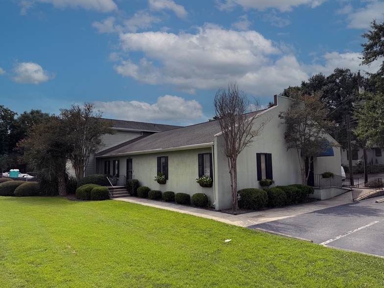 2320 Cosgrove Ave, North Charleston, SC for sale - Building Photo - Image 2 of 7