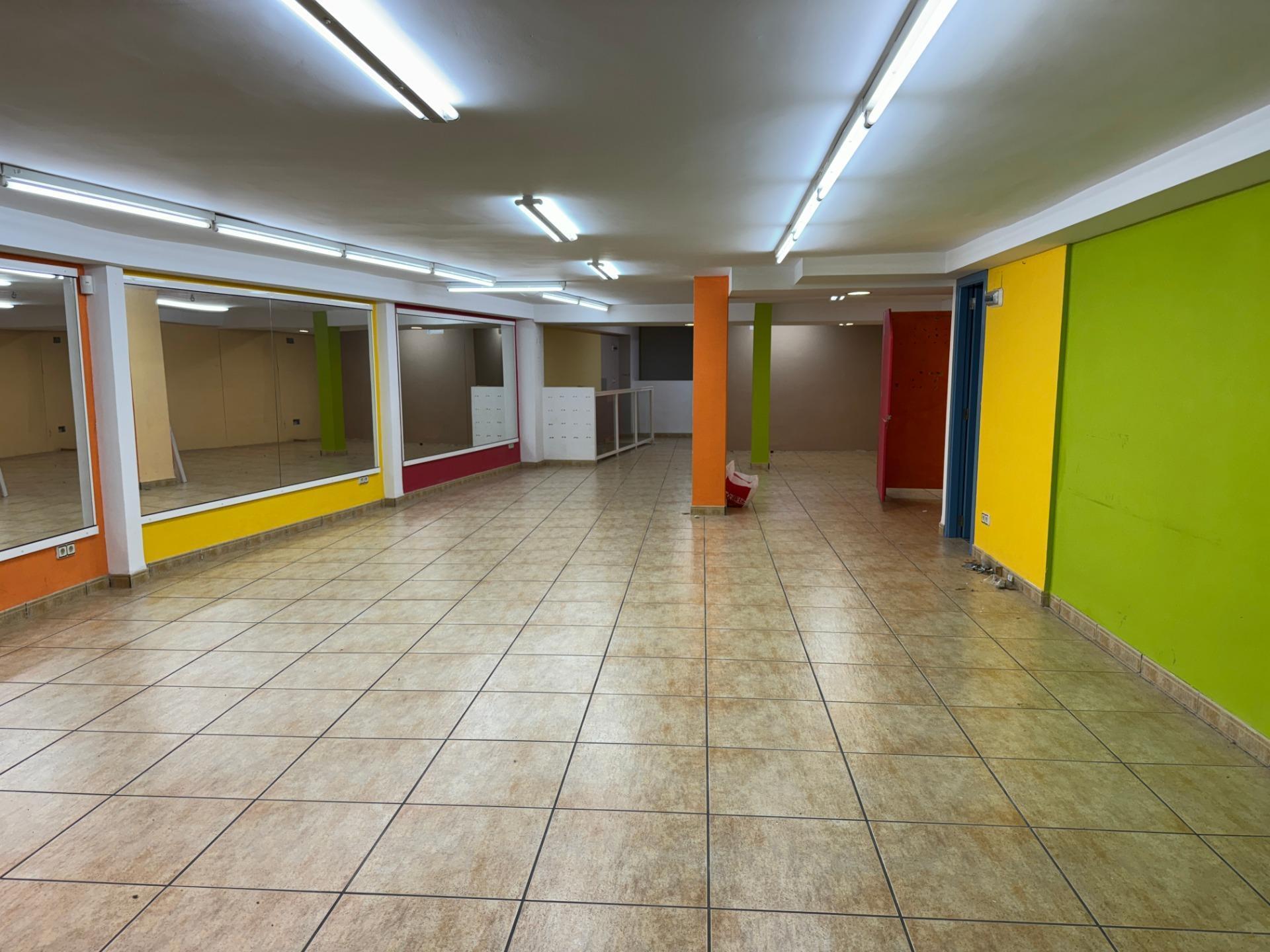 Commerce de détail dans Algemesí à louer Photo du bâtiment- Image 1 de 14