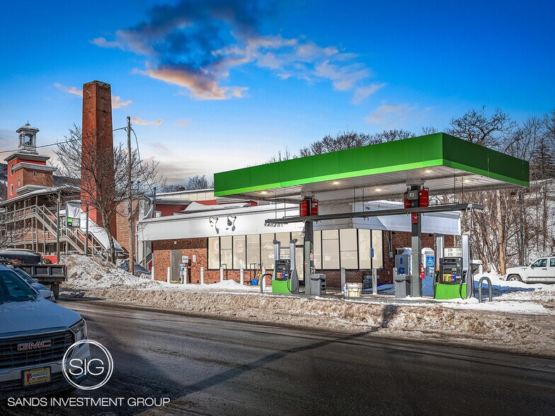 143 Main St, Ludlow, VT à vendre - Photo du bâtiment - Image 1 de 5