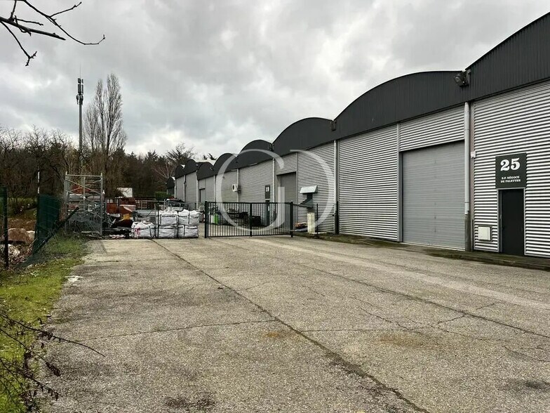 9 Rue Du Dauphiné, Saint-Priest for lease - Building Photo - Image 2 of 6