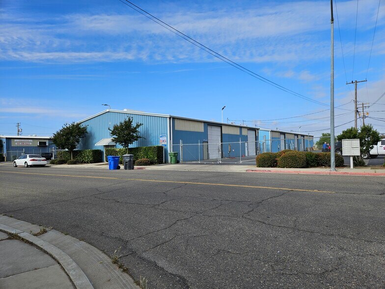 875-899 S Soderquist Rd, Turlock, CA à louer - Photo du bâtiment - Image 2 de 9