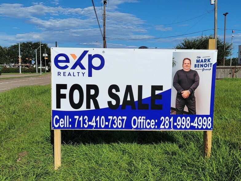 2118 E 13th St, Deer Park, TX for sale - Building Photo - Image 2 of 5