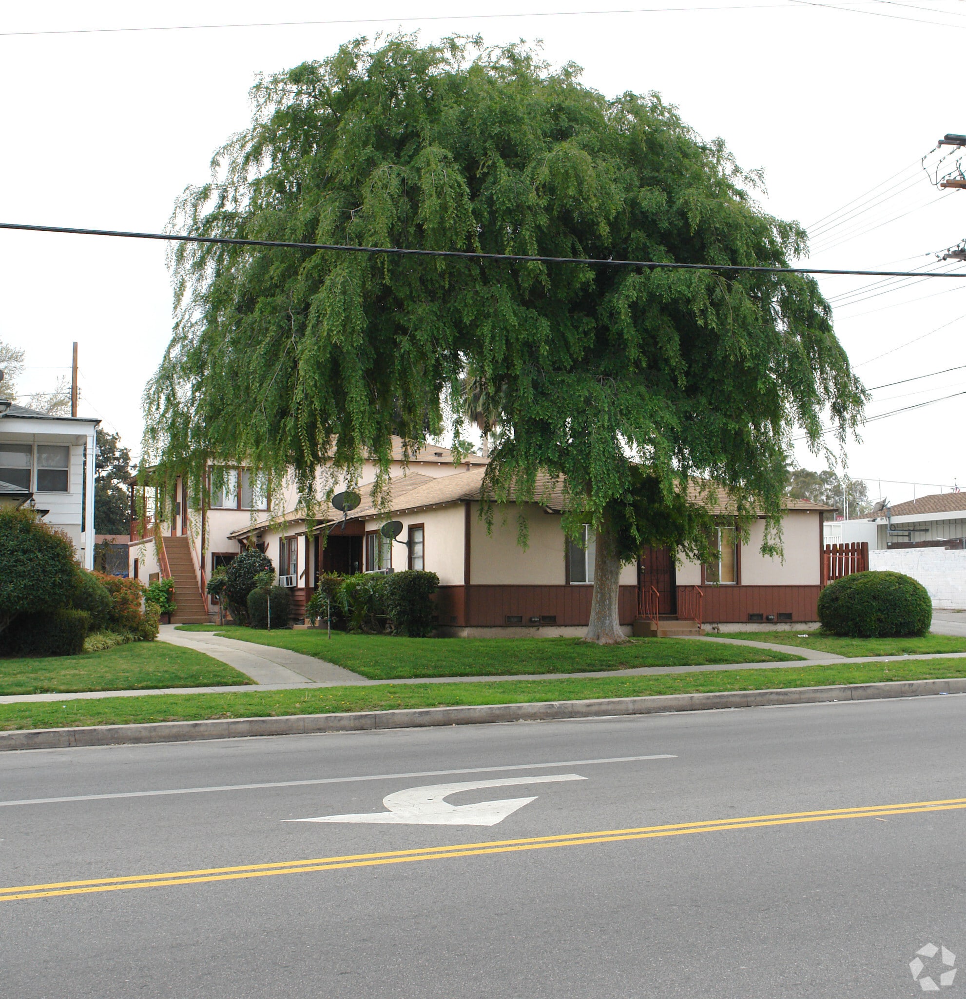 12036 Magnolia Blvd, Valley Village, CA à vendre Photo du bâtiment- Image 1 de 19