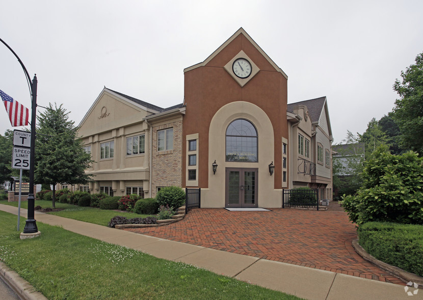 301 W Main St, Marshall, WI for sale - Primary Photo - Image 1 of 1